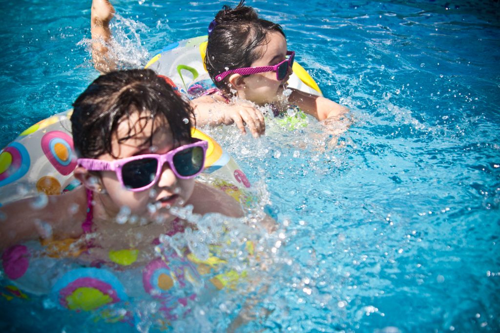 Choisir le meilleur analyseur d'eau connecté pour sa piscine - Maniaques