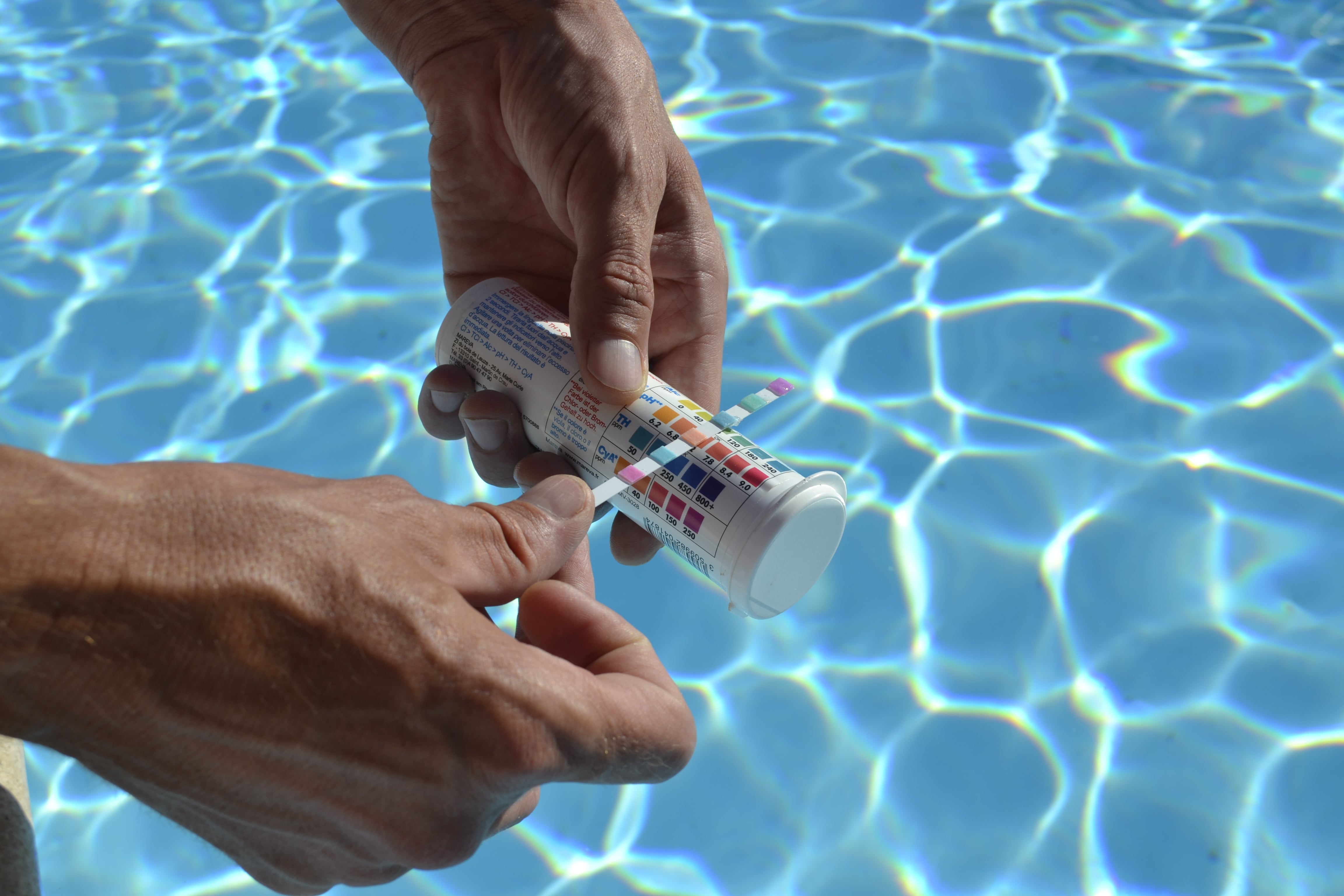 Testeur de pH pour piscine: quel appareil? Combien ça coûte?