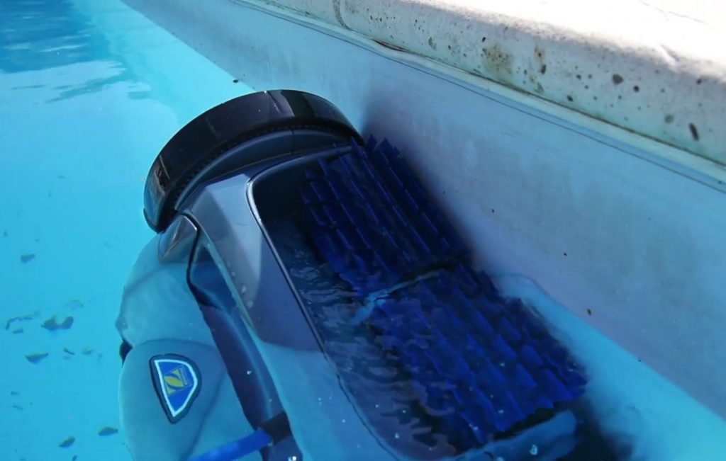 Robot pour nettoyage piscine liner sale